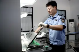 小型车辆号牌立等可取 浙江交警推出首批县级机动车号牌现场制作点图片