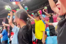 亚运赛场来了一群“拳击女孩”，最小才九岁，期待将来为国出战，常园：打拳让女孩光芒万丈图片