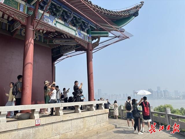 月满江城客自来！多条漫游线路人气爆棚，全国游客在汉尽享美好生活