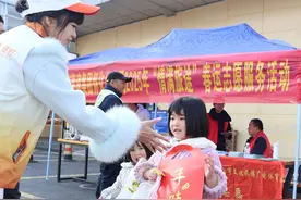 怀化高速春运首日 ： “路灯”温暖回家路图片