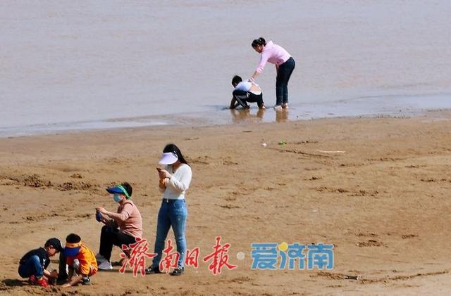 河边游玩 紧绷“安全弦”