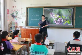 广西女教师坚守乡村33载  累并快乐是最朴实的体会图片