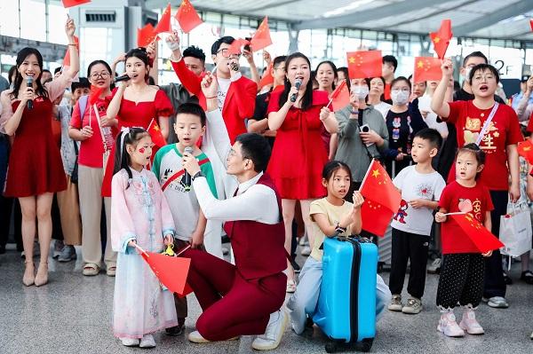 大白兔携《月满》赴约！唐韵中秋游园会启幕，水岸联动共庆家国团圆