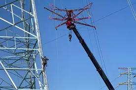 国网北京电力在电网架线中首次应用移动式伞形跨越架图片