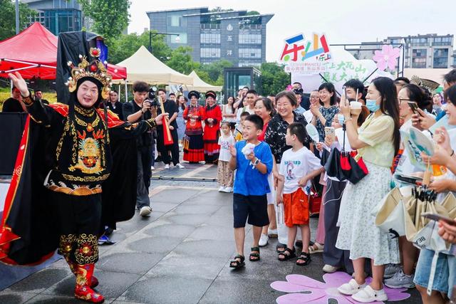 乐山好吃、好耍！“云上大瓦山·最美大峡谷”金口金品市集开幕，杭州市民直呼“想立刻出发”！