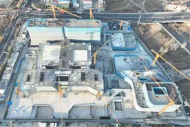 青岛大学医学医疗中心一期住院楼、青岛大学口腔医院工程南楼主体封顶图片