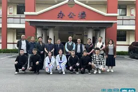 云南省武术协会一行到云南机电职业技术学院交流座谈图片