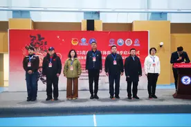 2025青岛市青年体育运动季启动仪式暨华流泳道“龙抬头游泳比赛”第二届社区迎新赛开赛图片