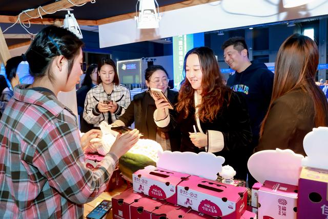 2025上海“进口嗨购节”暨“国别商品文化缤纷月”活动启动