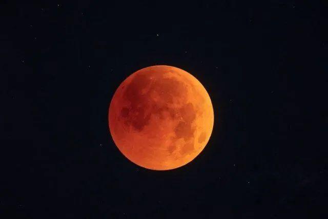 云南“血红太阳”刷屏，网友吵翻！专家分析来了→