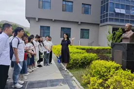 甘肃中医药大学针灸推拿学院2024届毕业生党员离校教育别样红图片