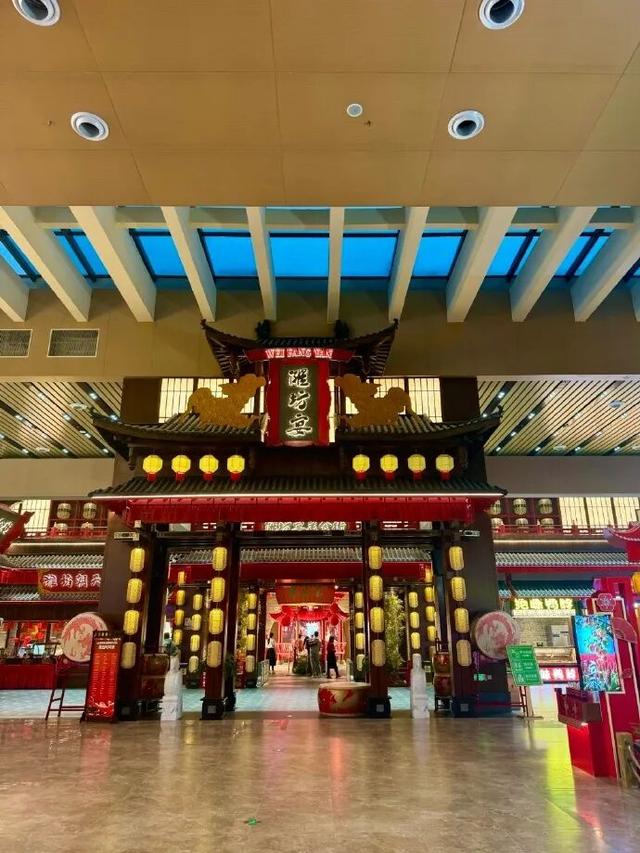 山东某高速服务区突然爆火！比景区的人还多！网友：原本只想来上个厕所，结果花出去500多，一进门我都蒙了