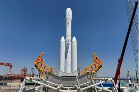 力箭二号火箭成功进行满载起竖试验，计划今年首飞发射轻舟飞船图片