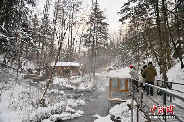 长白山冰雪画卷引客来