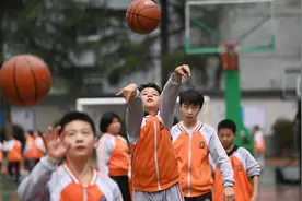 “享受同等待遇”，别再把体育当“副科”| 新京报快评图片