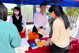 汕尾农商银行联合多单位加强医保宣传，做好医保征缴工作图片