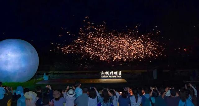 月满和顺·燃情国庆：非遗文化盛宴点亮和顺古镇，八方游客沉浸体验“有一种叫云南的生活”