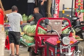 小暑后西瓜消费进入高峰期，每天数百吨西瓜涌入六安瓜市图片