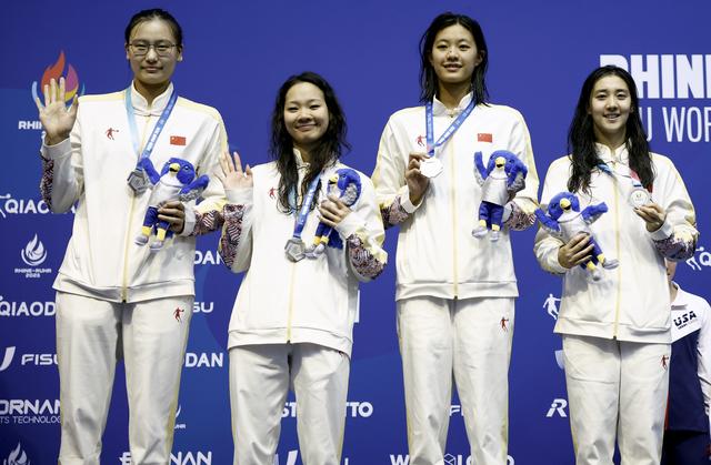 大运会女子4X200自由泳接力中国摘银