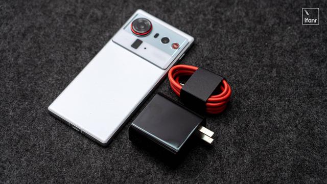 努比亚 Z80 Ultra 体验：更新超大底三摄，可能是影像性能最强的游戏手机