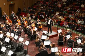 长沙24岁青年指挥家执棒俄罗斯交响爱乐乐团奏响“冬夜华章”图片