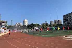 宝岗体育场田径场10月28日起全面围蔽升级改造图片