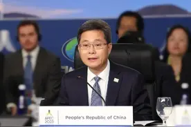 财政部部长蓝佛安出席第三十届亚太经合组织财长会图片
