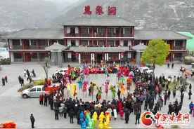 【网络中国节·春节】甘肃陇南：社火演出进景区 文旅融合助发展图片