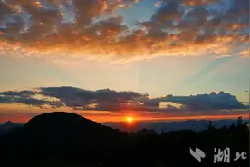 鹤峰三里荒：秋霞伴夕阳图片