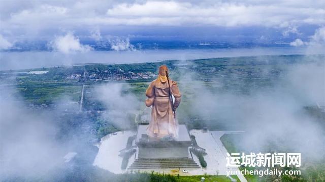 雨洗河东千峰翠　云裁运城万缕纱