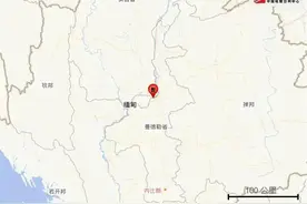 曼谷一酒店顶层泳池因缅甸地震喷水，中国游客慌忙跑下楼，工作人员紧急疏散人群图片
