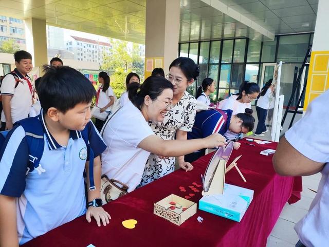 感动！威海这所学校的教师节活动心意满满！