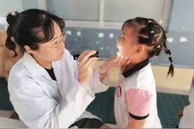 唱《刷牙歌》，看护牙绘本，这群幼儿园娃想当护牙小卫士图片