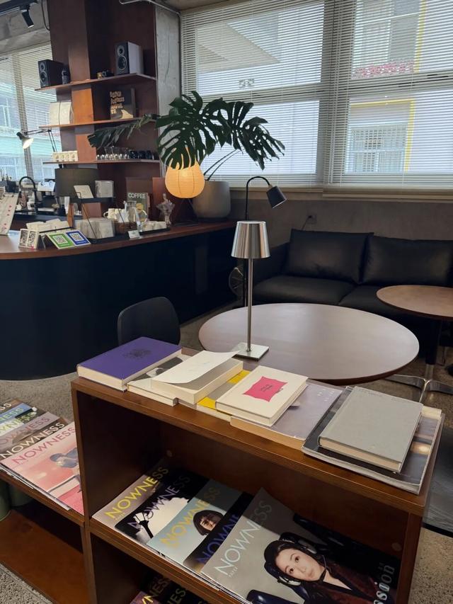 开在“亚洲花都”斗南的书店，真“香”