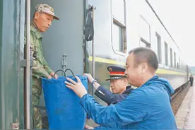 开行48年来，“采山专列”累计发送旅客近百万人次 公益慢火车 温暖致富路（守望）图片