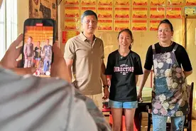 早fun丨女儿40张奖状贴满墙，云南这家餐馆的招牌真顶！图片