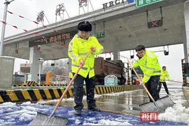 收费站变身“温馨驿站”，湖北交投鄂西北高速积极应对三月“桃花雪”图片