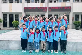 红领巾爱祖国 ——管城区东三马路小学举行新队员入队仪式图片