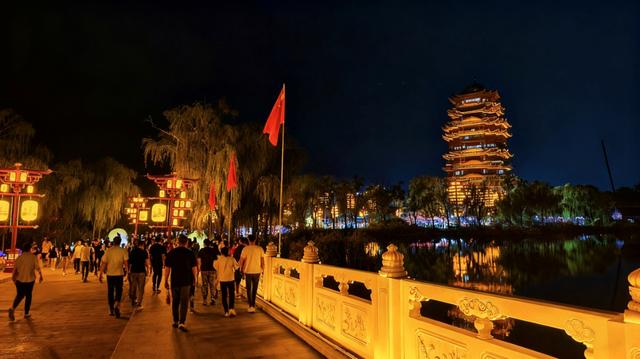 火舞黄河迎国庆，滨州楼畔点燃“不夜天”