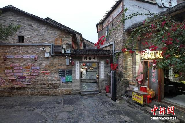 广西贺州黄姚古镇：青石板上的水墨诗篇