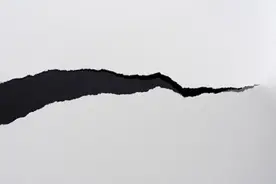 销毁婚纱照，竟成新职业！他们9个月废掉近450套，还有客户到现场监督图片