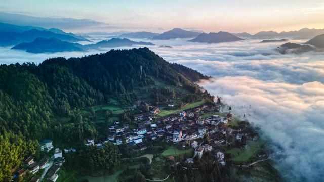 榕江：晨雾绕山秋   乡村画卷美