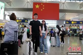 10月1日铁路上海站预计发送旅客65.5万人次图片