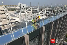 300多名中铁人五一奋战工地图片