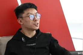 因车祸失去右臂右腿，30岁小伙用健身“爆改”人生剧本图片