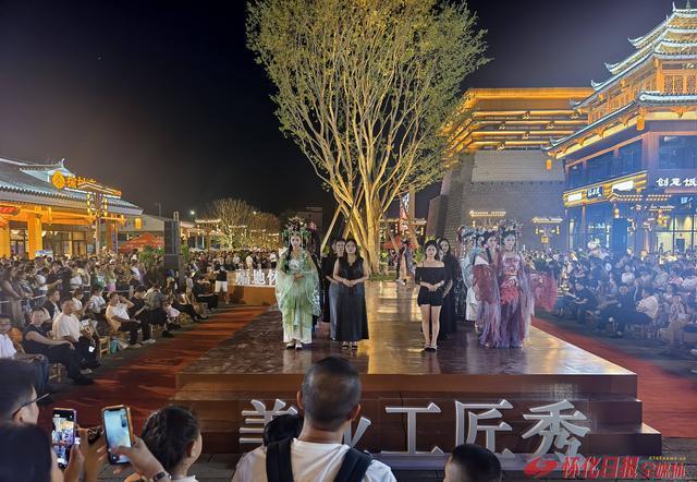 福地怀化懂你如家|解锁五溪千年浪漫——从荆坪古村到榆树湾再到《拥你入怀》怀化文旅的立体答卷