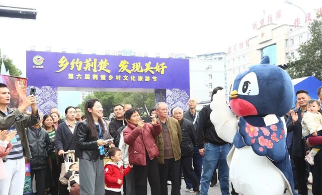 藏在大山深处的这座小城，今夜嗨到爆！