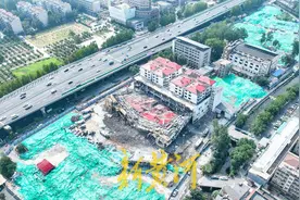 济南洪楼广场片区城市更新持续推进，全福河东最后一座居民楼开拆 | AI播泉城图片