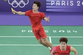 奥运会比赛结束后，羽毛球运动员王昶出现在Jony J成都演唱会图片