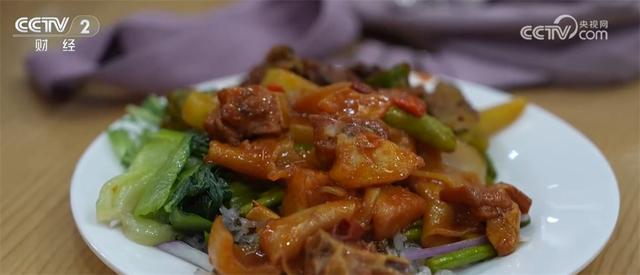 提供早餐、开放机关食堂、增开临时停车场……各地“多点发力”保障游客体验